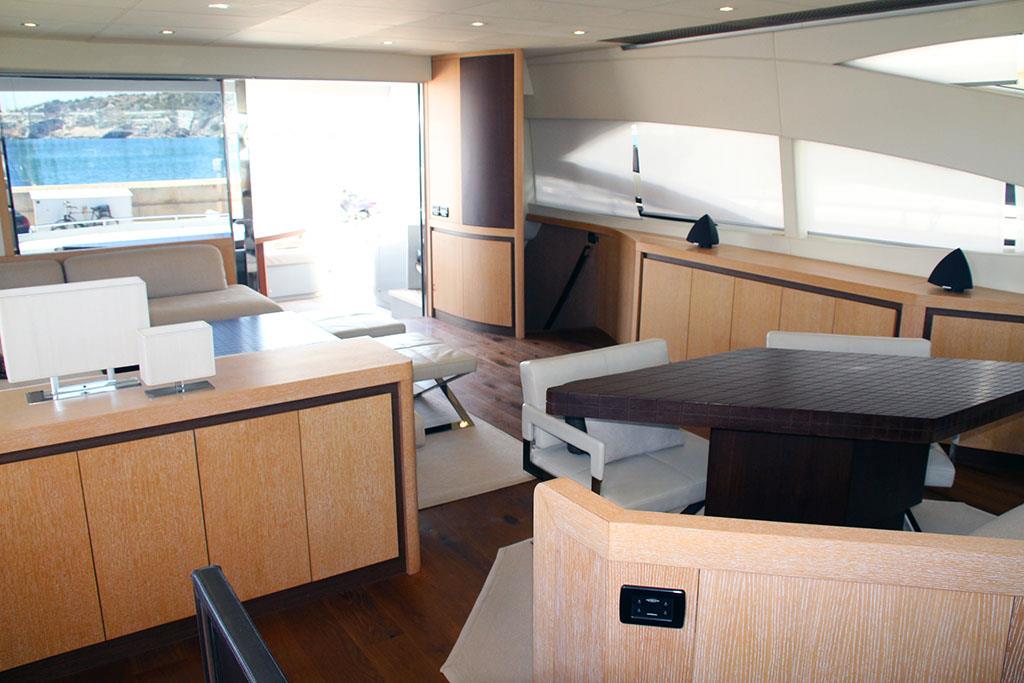 2009 PERSHING 90' 
